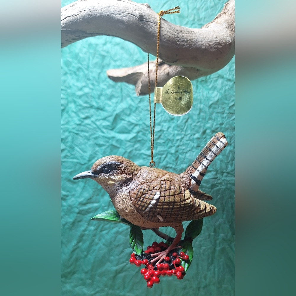 🍒THE DANBURY MINT Songbird Collection Carolina Wren  Christmas Ornament